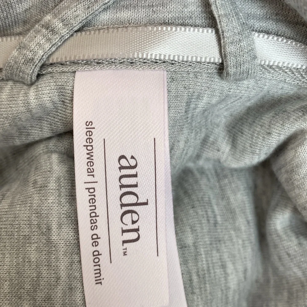 Auden light gray quilted robe NWT